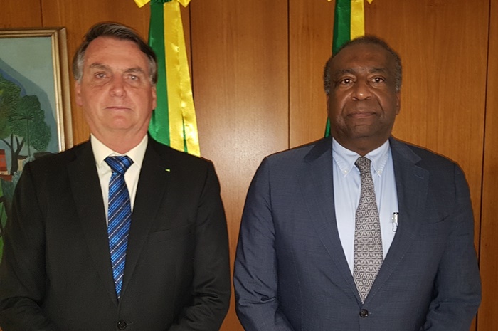 Bolsonaro elogia Decotelli e diz que ministro está ciente do erro