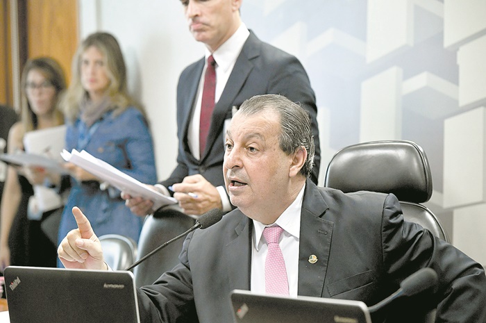 Políticos discutem efeitos da saída da Petrobras do AM