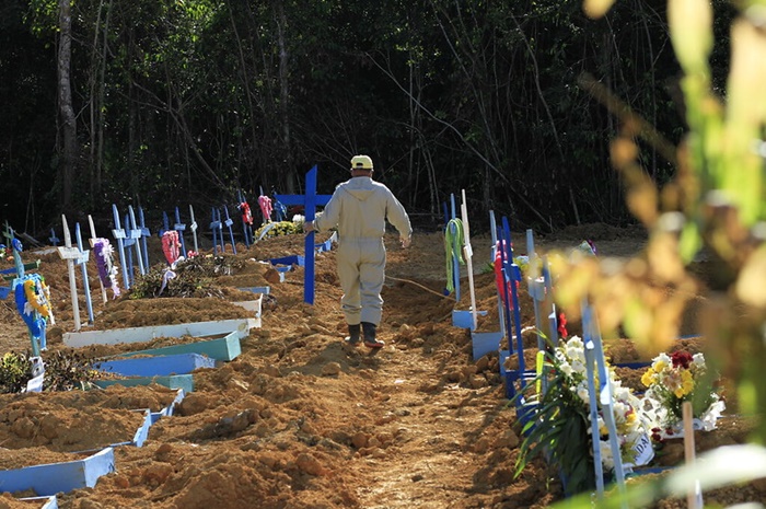 Cemitérios de Manaus registram menor índice de enterros em um único dia durante pandemia
