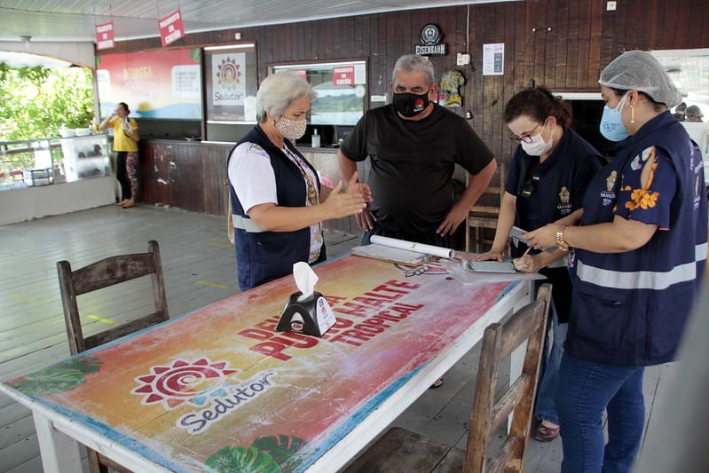 Visa Manaus fiscaliza flutuantes no fim de semana - SEMSA 03