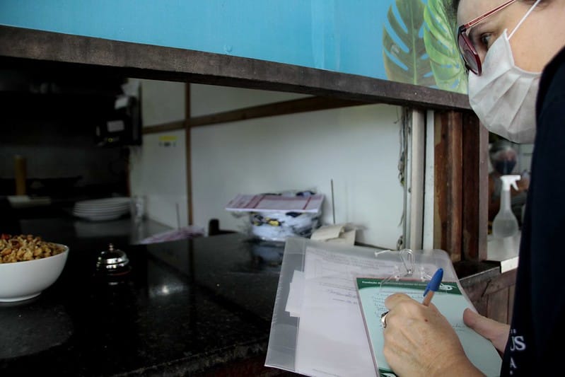 Visa Manaus fiscaliza flutuantes no fim de semana - SEMSA 04