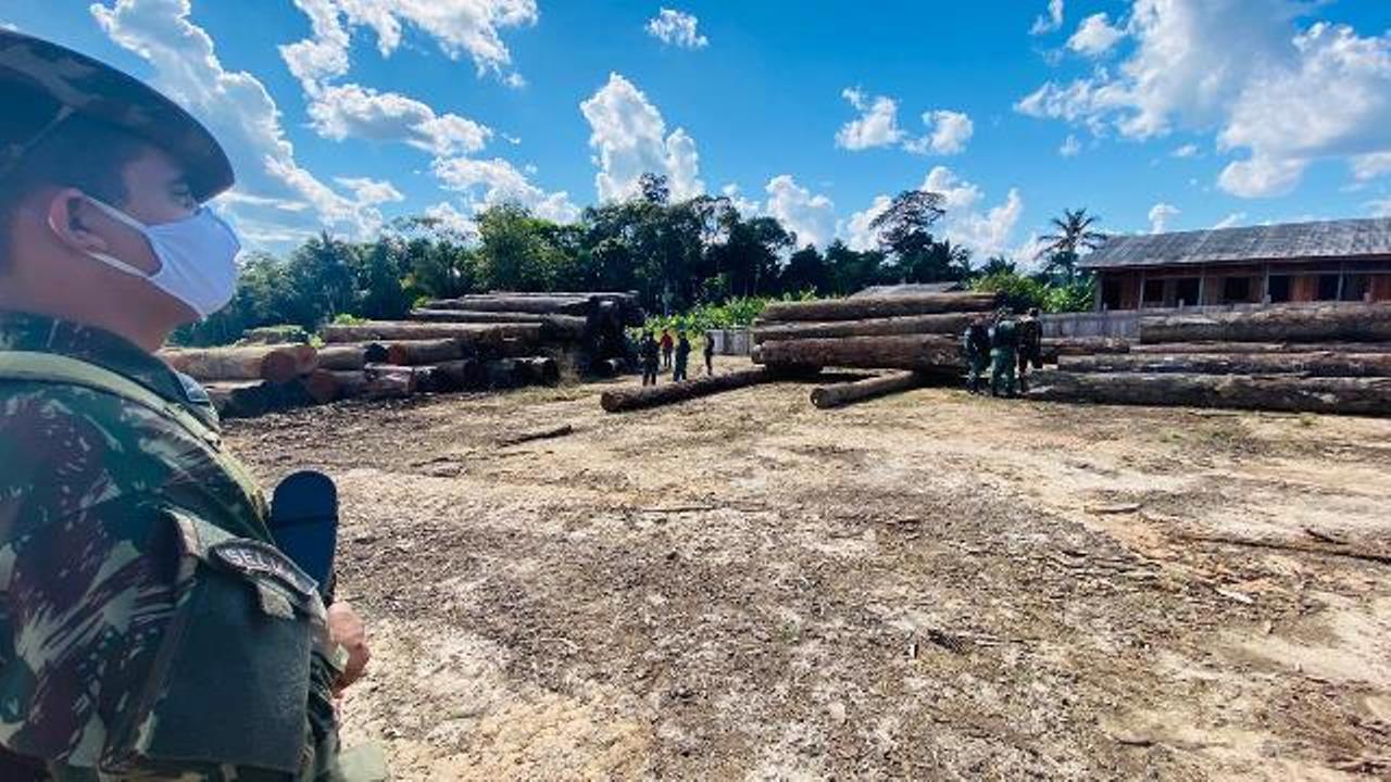 Exército faz ação contra crimes ambientais em Apuí