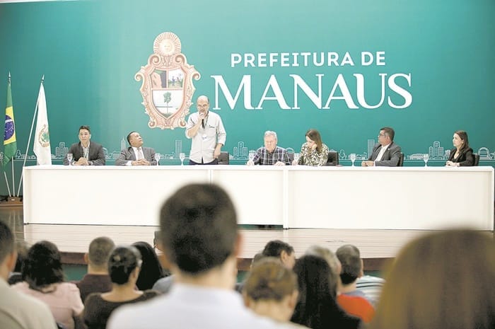 Arthur consolida reforma administrativa no município