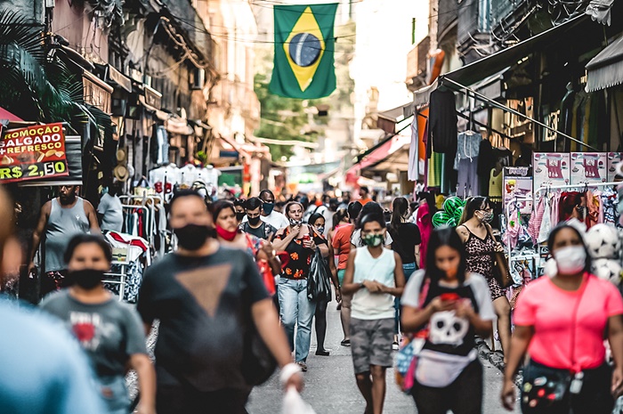 População do Brasil passa de 211,7 milhões de habitantes, estima IBGE