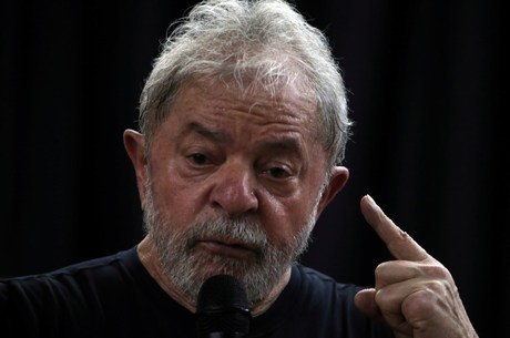 Lula é denunciado sob acusação de lavagem de dinheiro