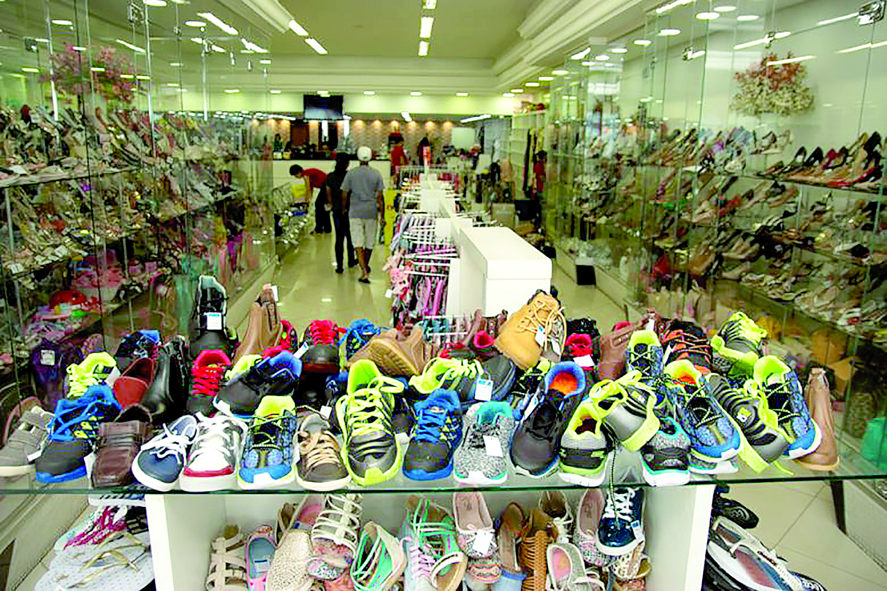 Comércio de calçados reduz projeção de compras