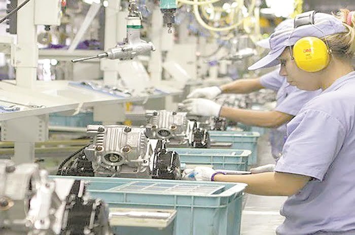Emprego industrial cresce em dezembro: primeira alta em 10 anos