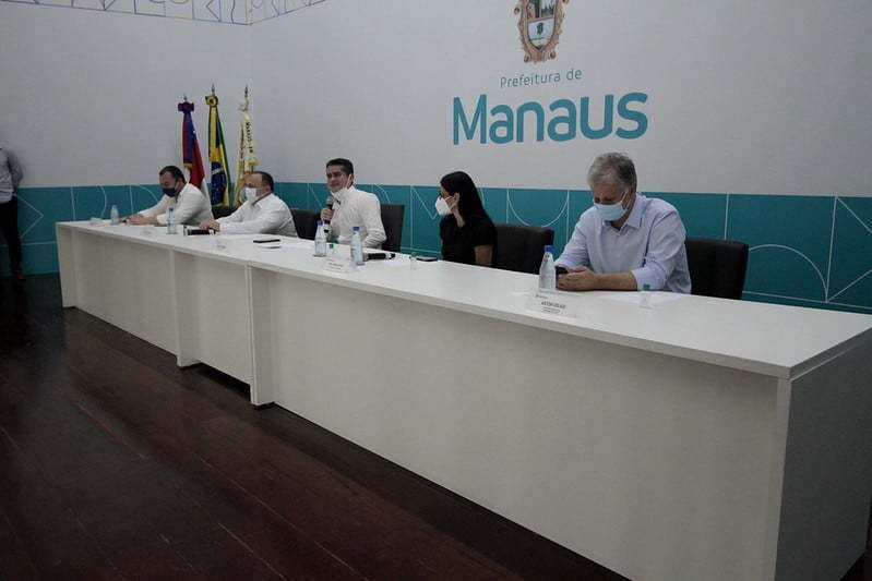 Manaus recebe médicos e anuncia mais UBSs