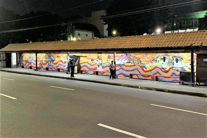 Projeto leva arte até as paradas de ônibus de Manaus