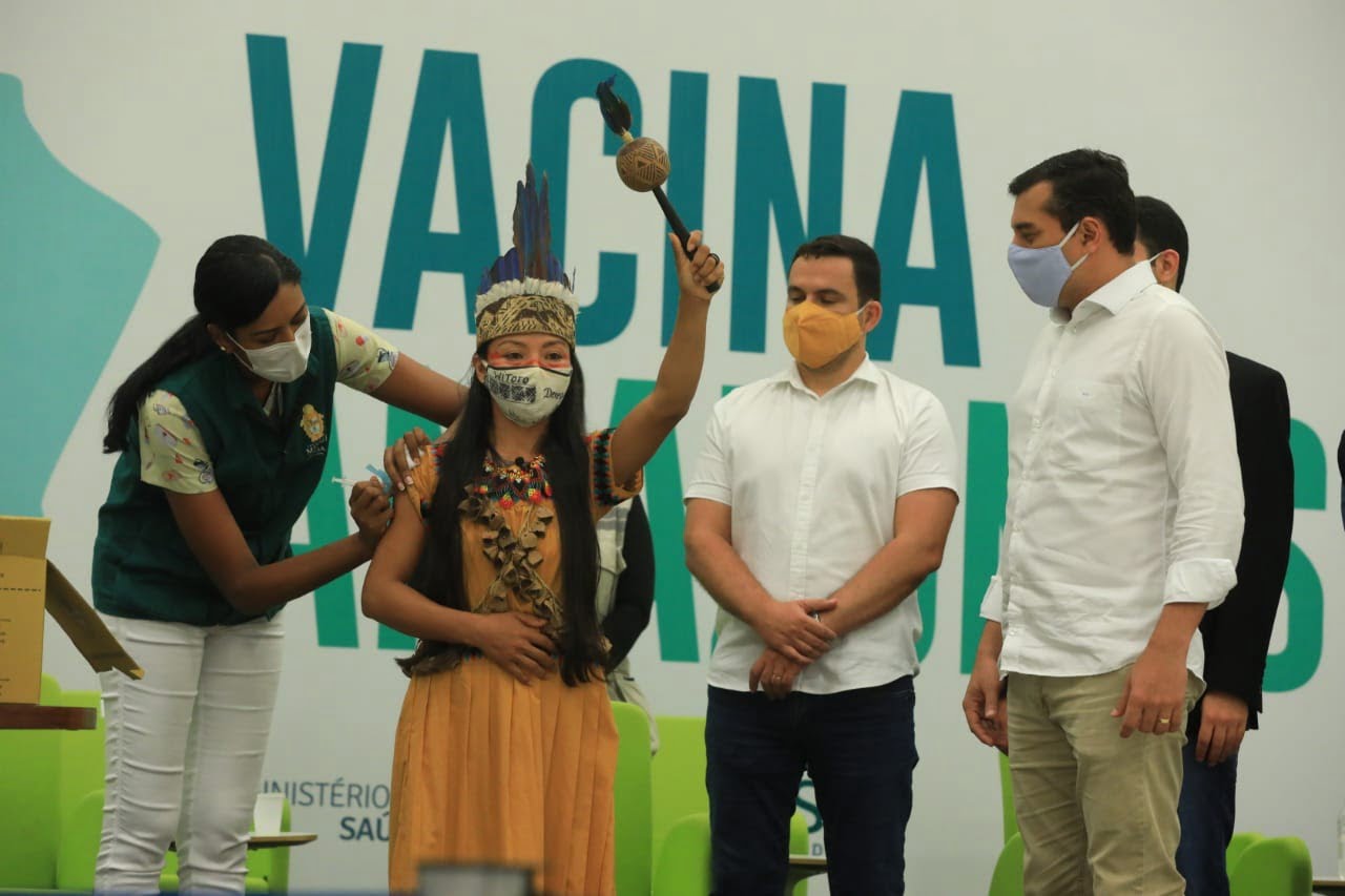 Vanda Ortega é a primeira amazonense a receber a vacina no estado