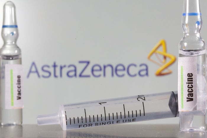 Com AstraZeneca, vacinação deve alcançar 35% de trabalhadores da saúde e 100% dos idosos no AM