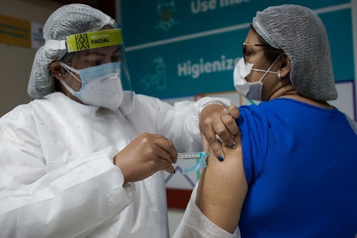 Profissionais de saúde de Manaus já podem se vacinar