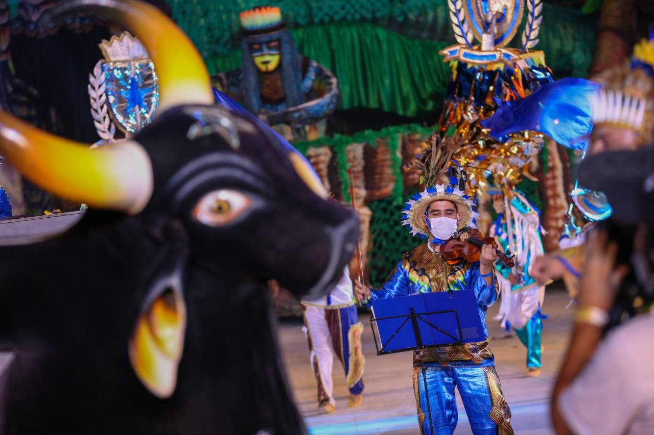 Sem presença de público, bumbás apresentam Live Parintins 2021 - Caprichoso FOTO Michael Dantas 03