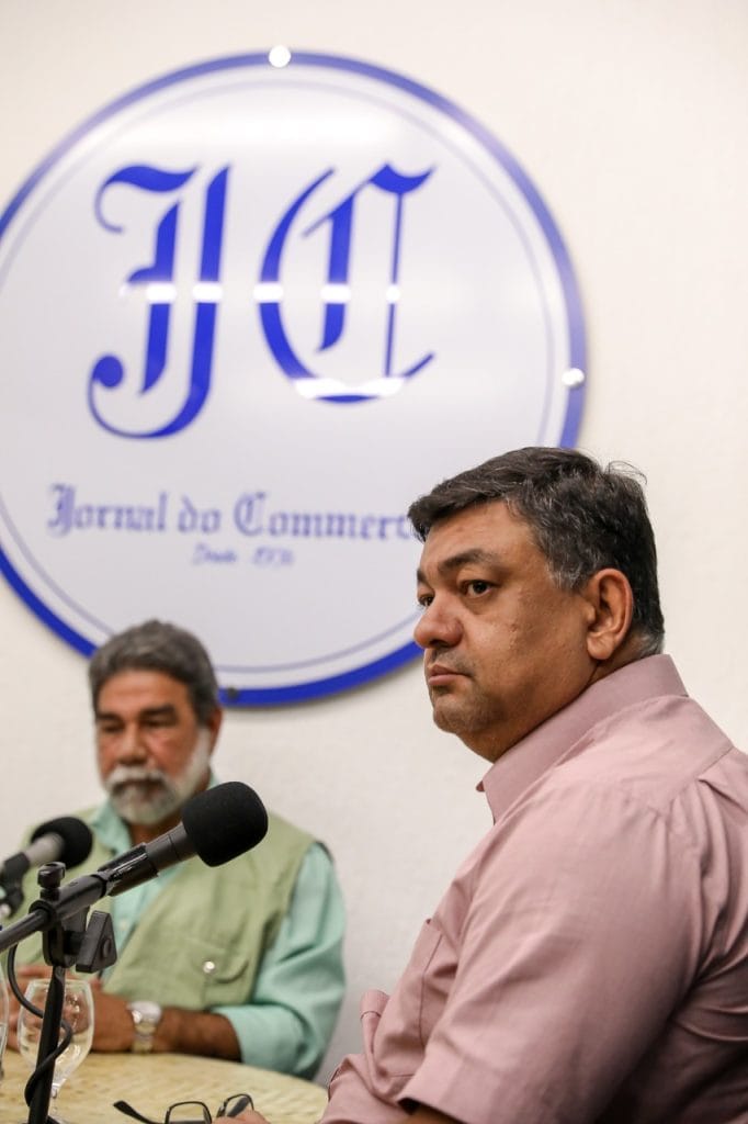 'Governador pega carona no prefeito', diz Dermilson - Dermilson Chagas no JC 'Governador pega carona no prefeito', diz Dermilson - Dermilson Chagas no JC