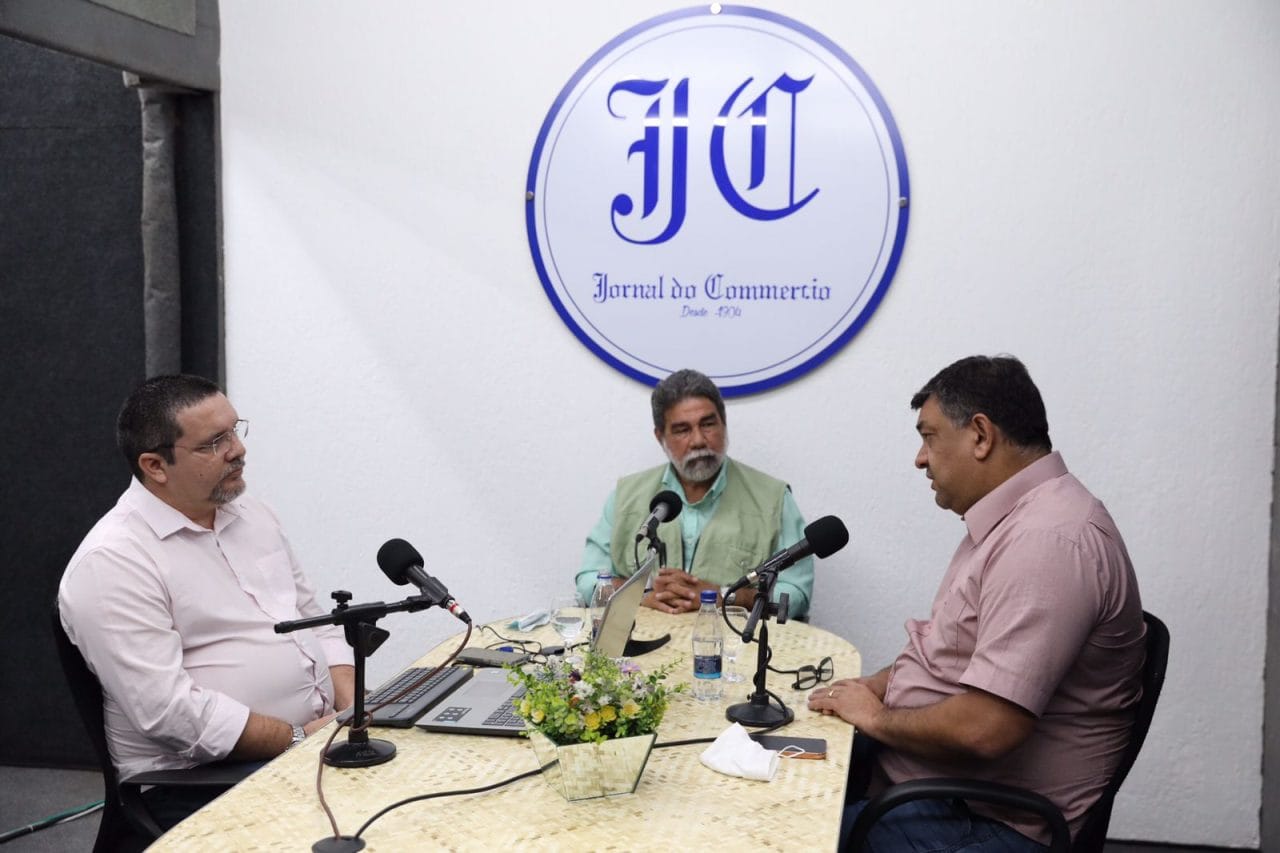 'Governador pega carona no prefeito', diz Dermilson - Dermilson Chagas no JC as 15h 'Governador pega carona no prefeito', diz Dermilson - Dermilson Chagas no JC as 15h
