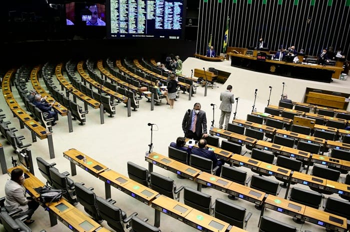 Com custo de R$ 41,2 bilhões, PEC dos Auxílios avança na Câmara - fundo eleitoral Com custo de R$ 41,2 bilhões, PEC dos Auxílios avança na Câmara - fundo eleitoral