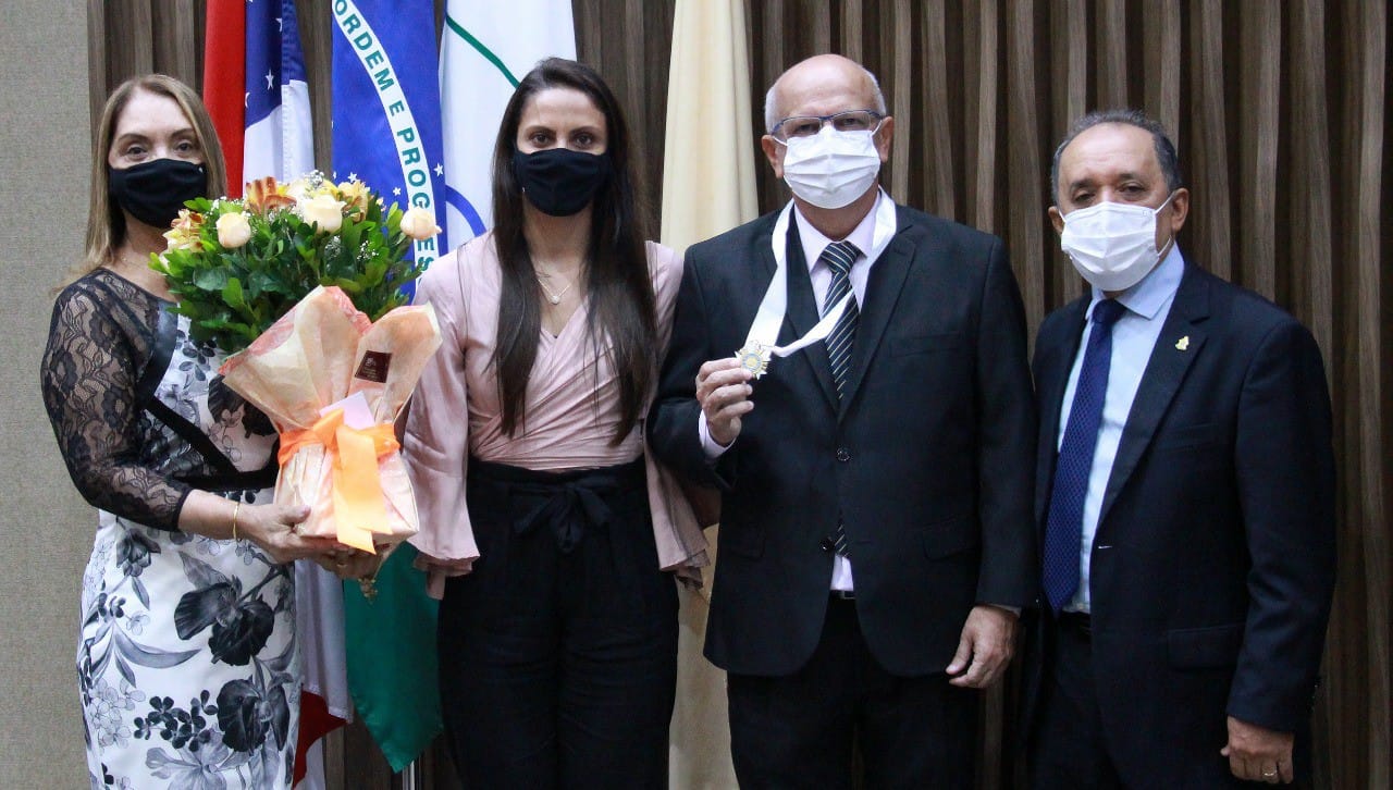 Coluna destaca homenagem ao pioneiro da Educação Fiscal no Amazonas - medalha5 Coluna destaca homenagem ao pioneiro da Educação Fiscal no Amazonas - medalha5