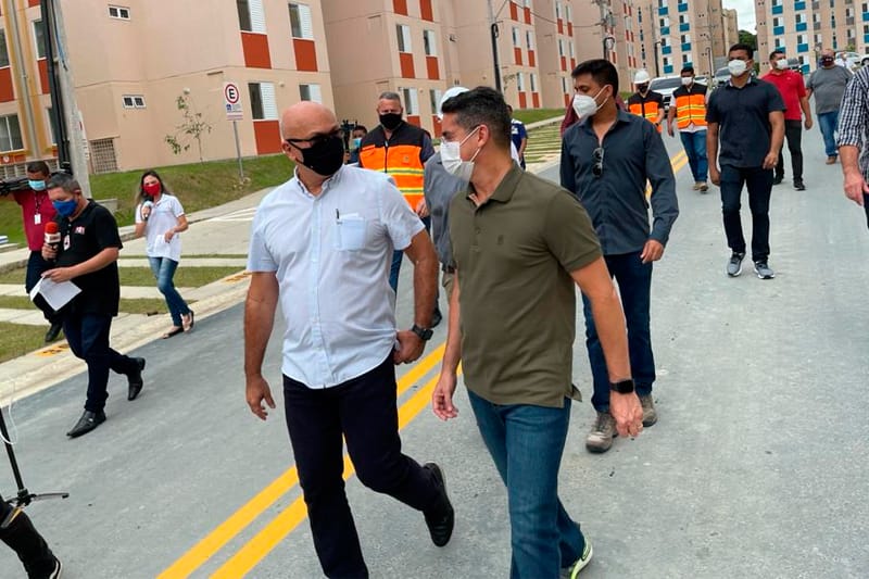 COM VÍDEO - David Almeida culpa 'negacionistas' por pandemia e faz política do 'morde e assopra' com Bolsonaro - Coronel Menezes e David Almeida COM VÍDEO - David Almeida culpa 'negacionistas' por pandemia e faz política do 'morde e assopra' com Bolsonaro - Coronel Menezes e David Almeida