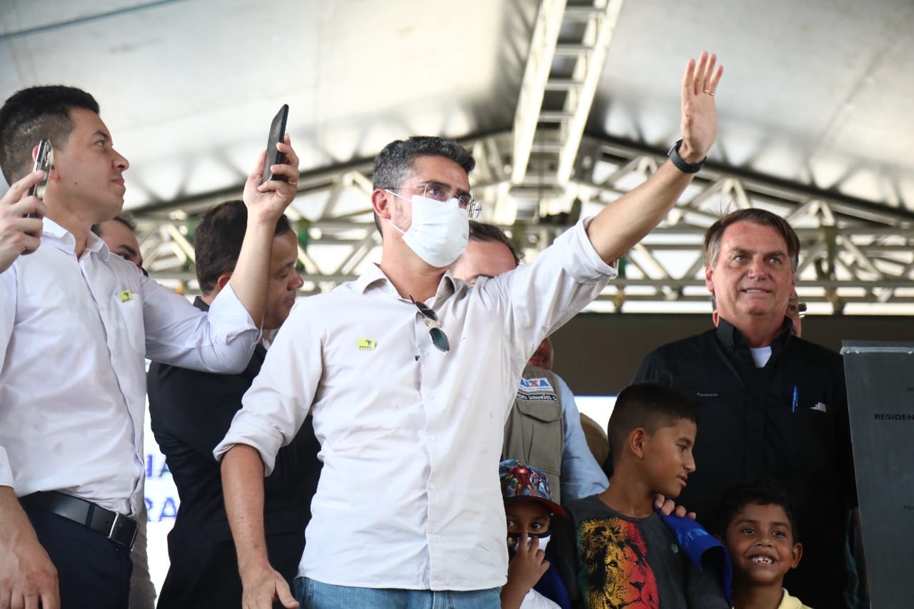 COM VÍDEO - David Almeida culpa 'negacionistas' por pandemia e faz política do 'morde e assopra' com Bolsonaro - David e Bolsonaro COM VÍDEO - David Almeida culpa 'negacionistas' por pandemia e faz política do 'morde e assopra' com Bolsonaro - David e Bolsonaro