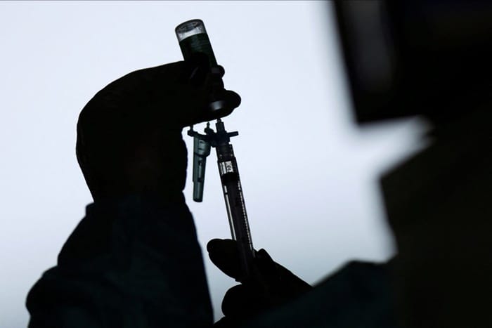 Especialistas avaliam que Ômicron pode indicar o fim da pandemia de Covid-19 - vacina 1