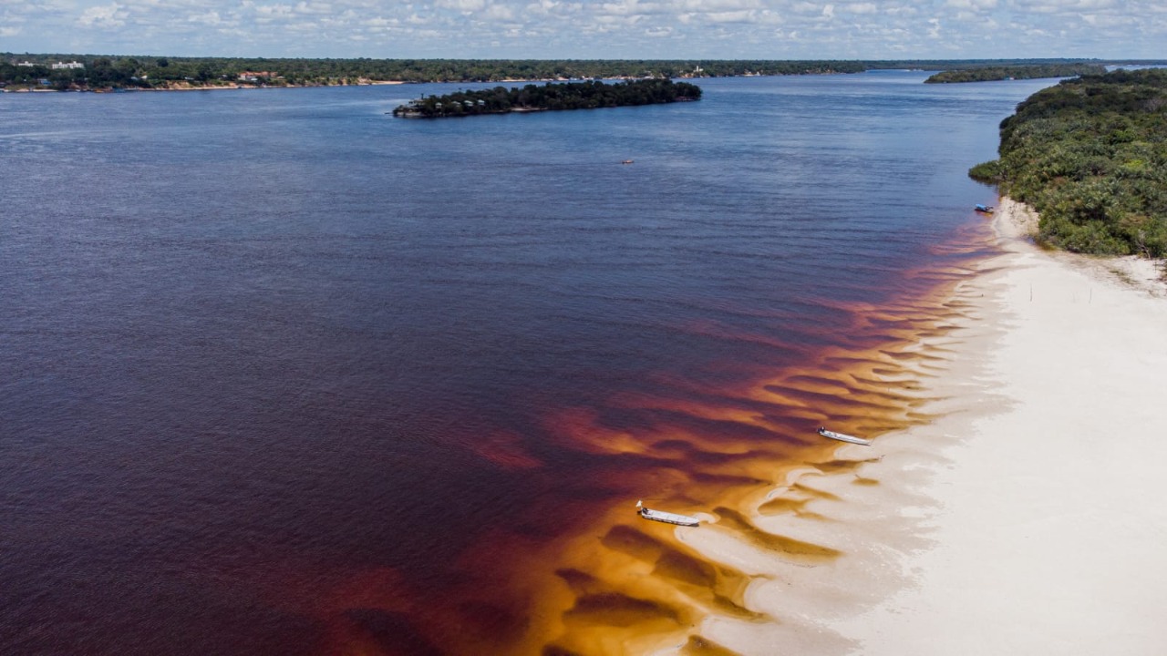 Três lugares imperdíveis no Amazonas para conhecer no feriado do carnaval - praia 1