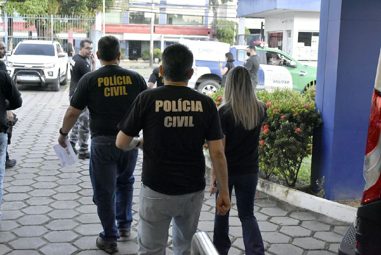 Comerciantes reforçam a segurança com onda de violência em Manaus - 0905 A5b Comerciantes reforçam a segurança com onda de violência em Manaus - 0905 A5b
