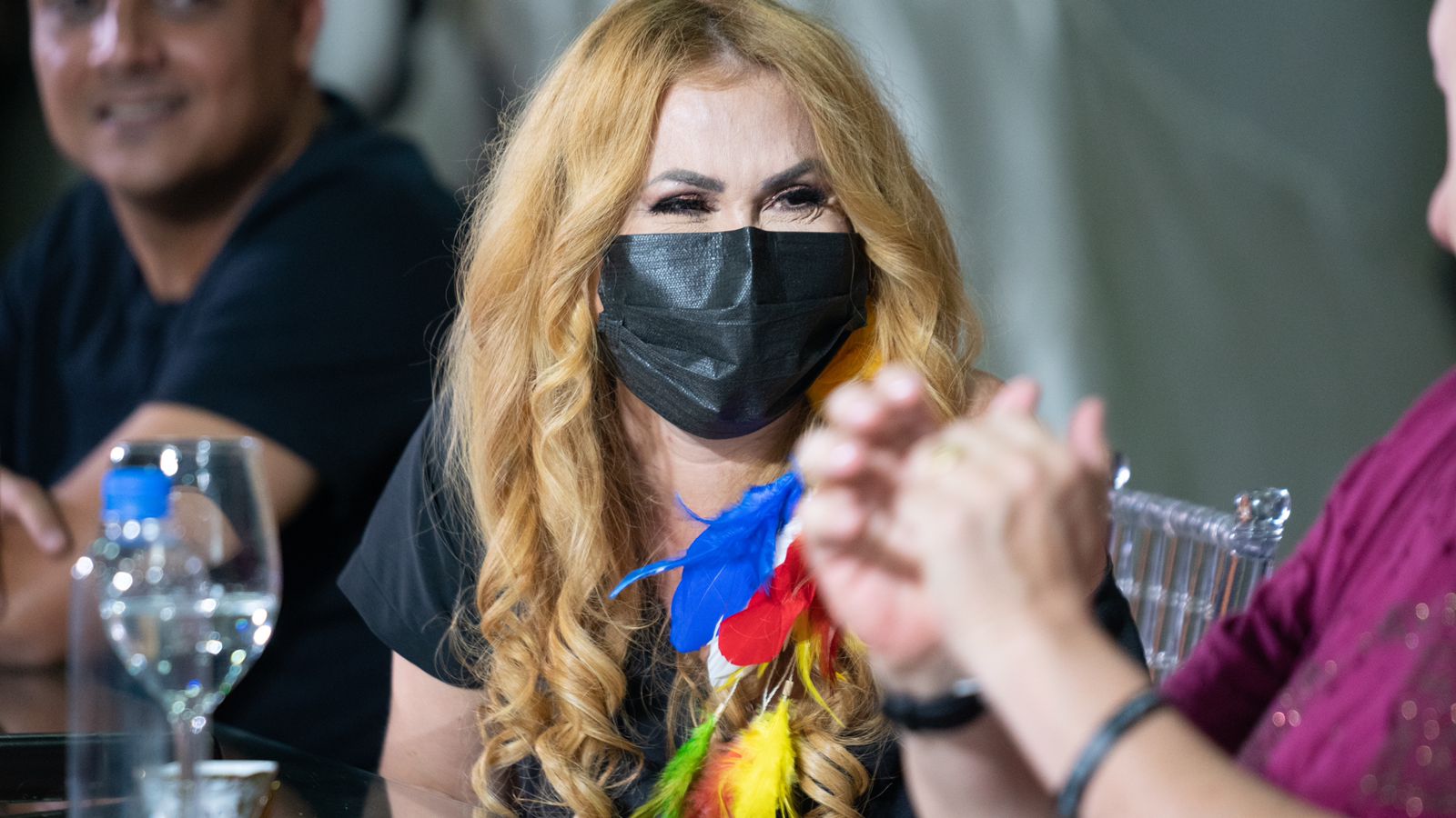 Rainha Joelma volta ao passado e aos seus súditos - joelma Rainha Joelma volta ao passado e aos seus súditos - joelma