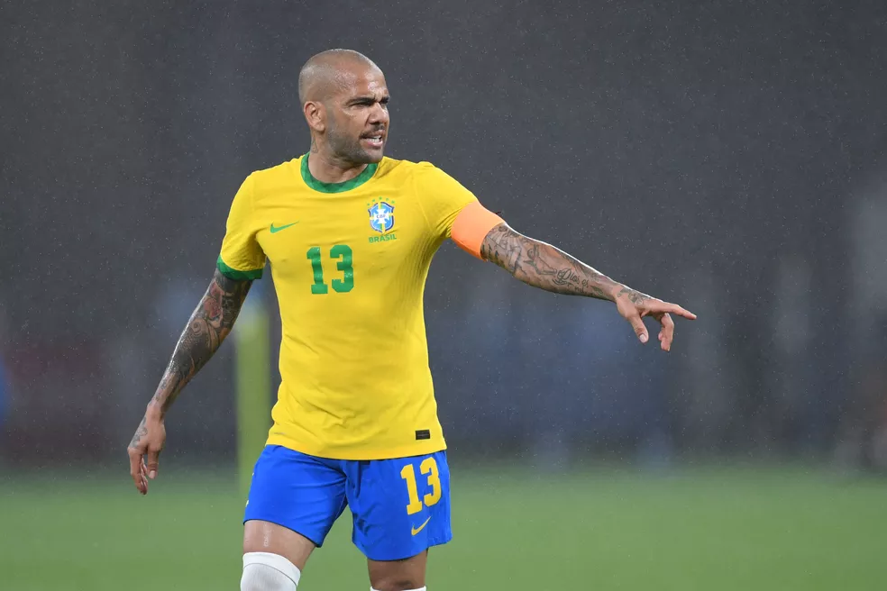 Dani Alves vai precisar correr contra o tempo para seguir na briga por vaga na Copa do Mundo - dani alves Dani Alves vai precisar correr contra o tempo para seguir na briga por vaga na Copa do Mundo - dani alves