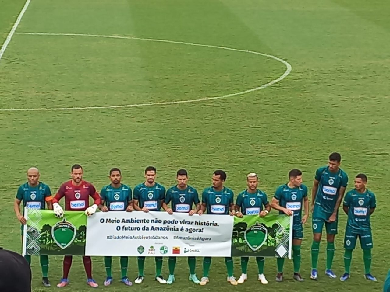 Manaus F.C. estende faixa em prol da Amazônia no Dia do Meio Ambiente - manaus fc 2 Manaus F.C. estende faixa em prol da Amazônia no Dia do Meio Ambiente - manaus fc 2