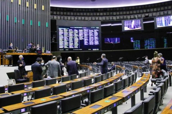Câmara aprova Auxílio Brasil de R$ 600 só até o fim de 2022 - Plenario Camara Marina Ramos Camara dos Deputados 600x400 1