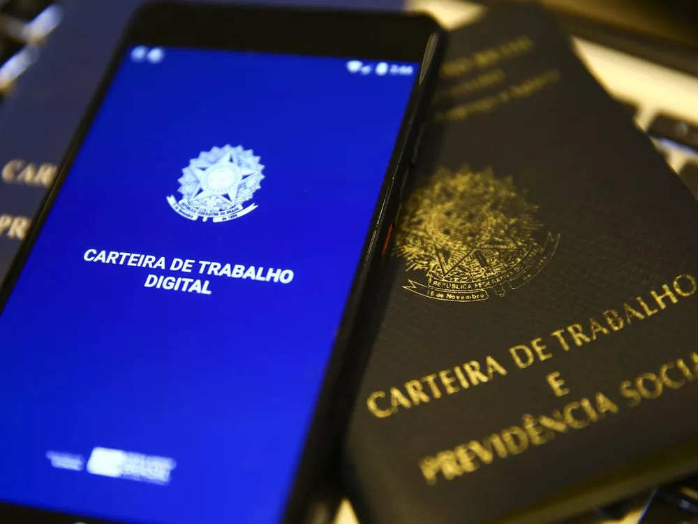 Salário médio de contratação com carteira assinada cai 5,6% em 1 ano - carteira de trabalho digital mcamgo abr 240620211818 2