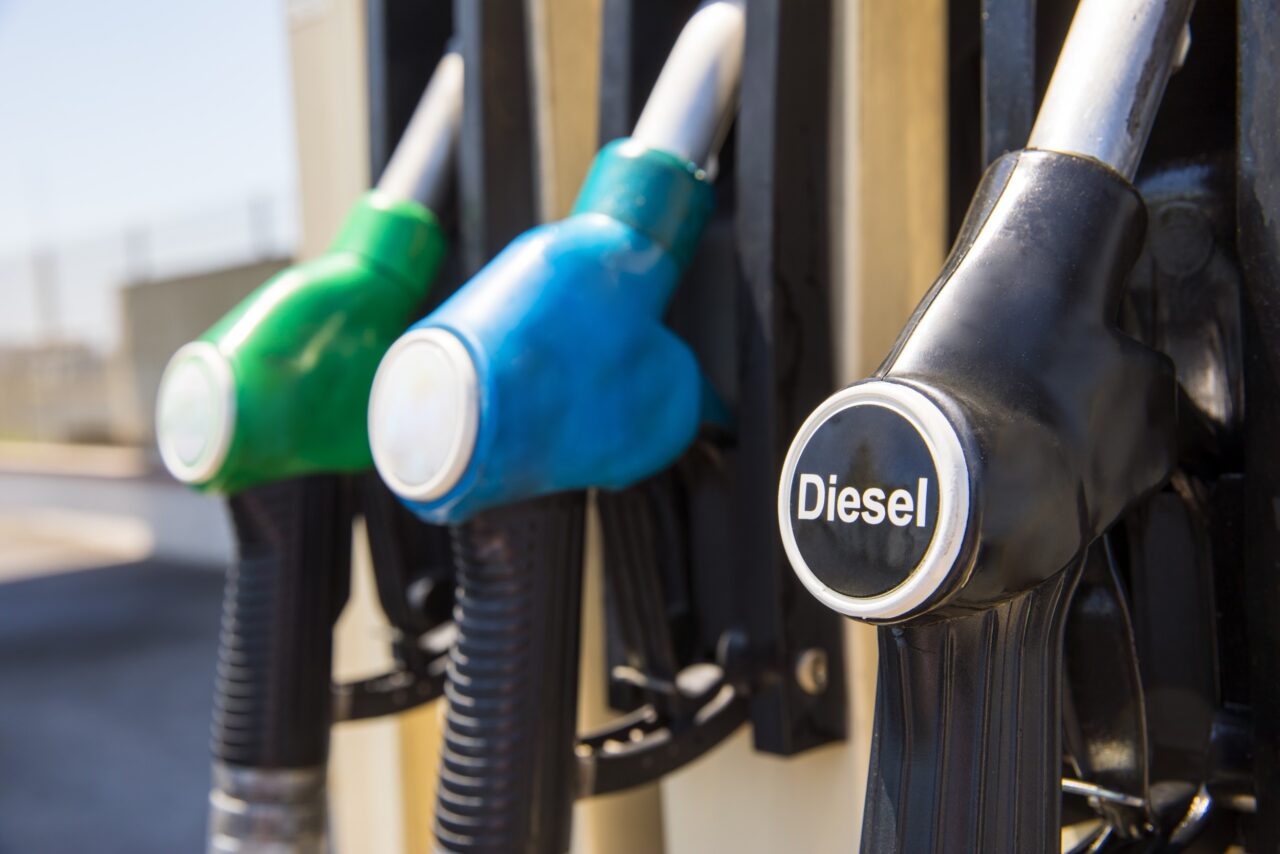 <em>Saiba porque o preço da gasolina cai e o preço do diesel continua caro nas bombas em todo o país</em> - 0408 A6