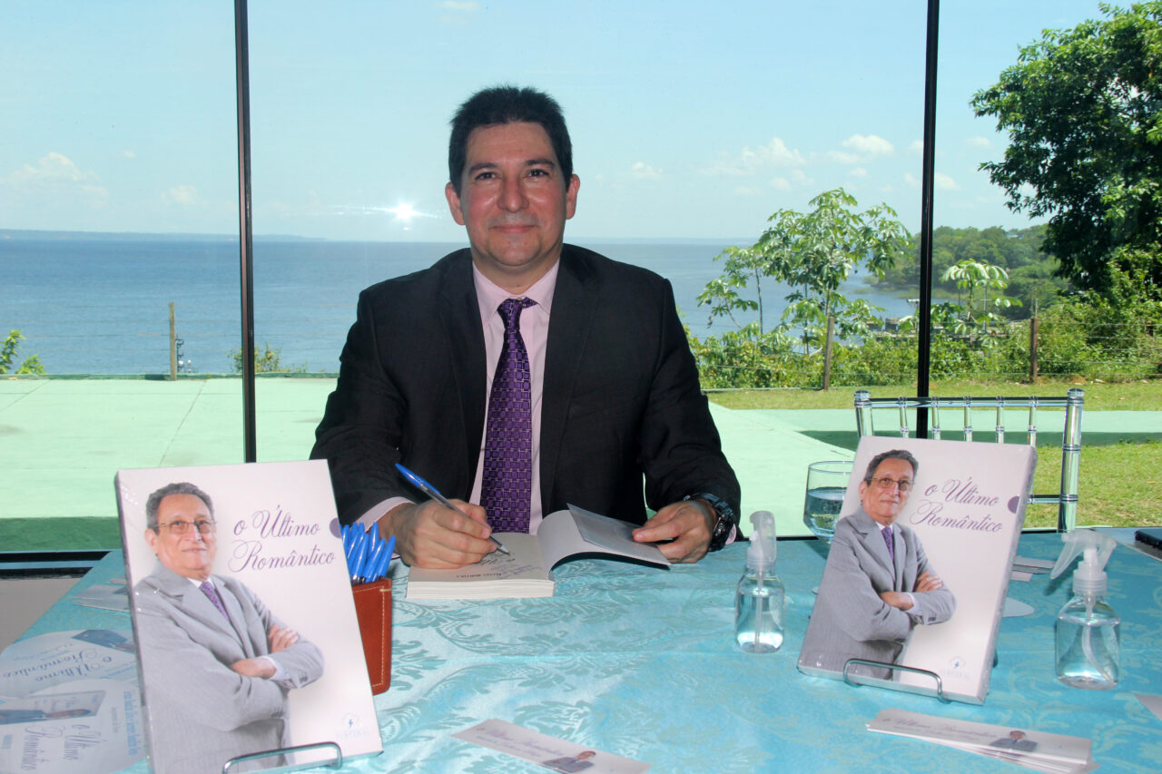 Guilherme Aluízo tem trajetória de sucesso eternizada em livro - 0908 A7 1 Guilherme Aluízo tem trajetória de sucesso eternizada em livro - 0908 A7 1