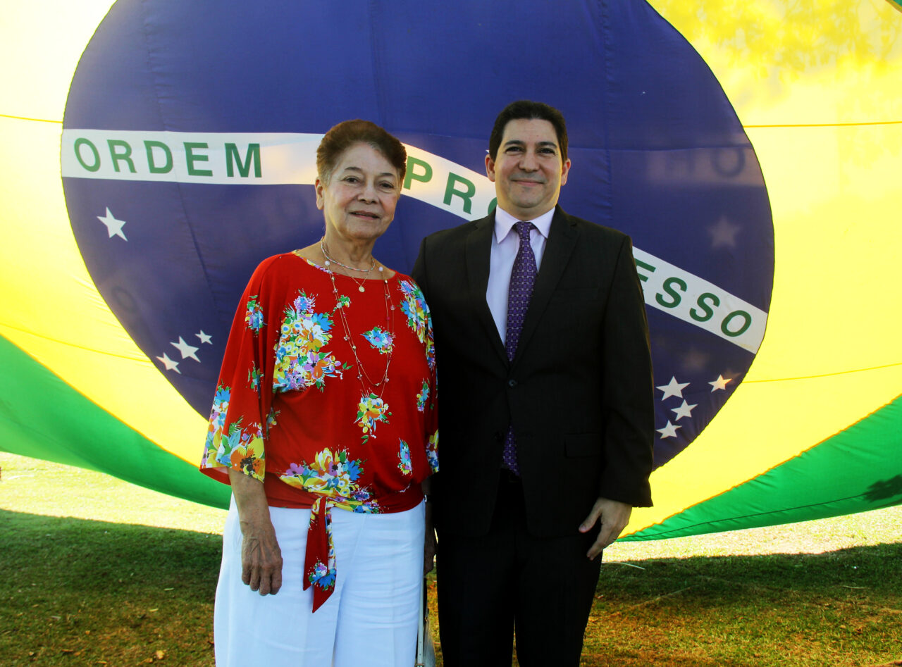 Guilherme Aluízo tem trajetória de sucesso eternizada em livro - 0908 A7b Guilherme Aluízo tem trajetória de sucesso eternizada em livro - 0908 A7b