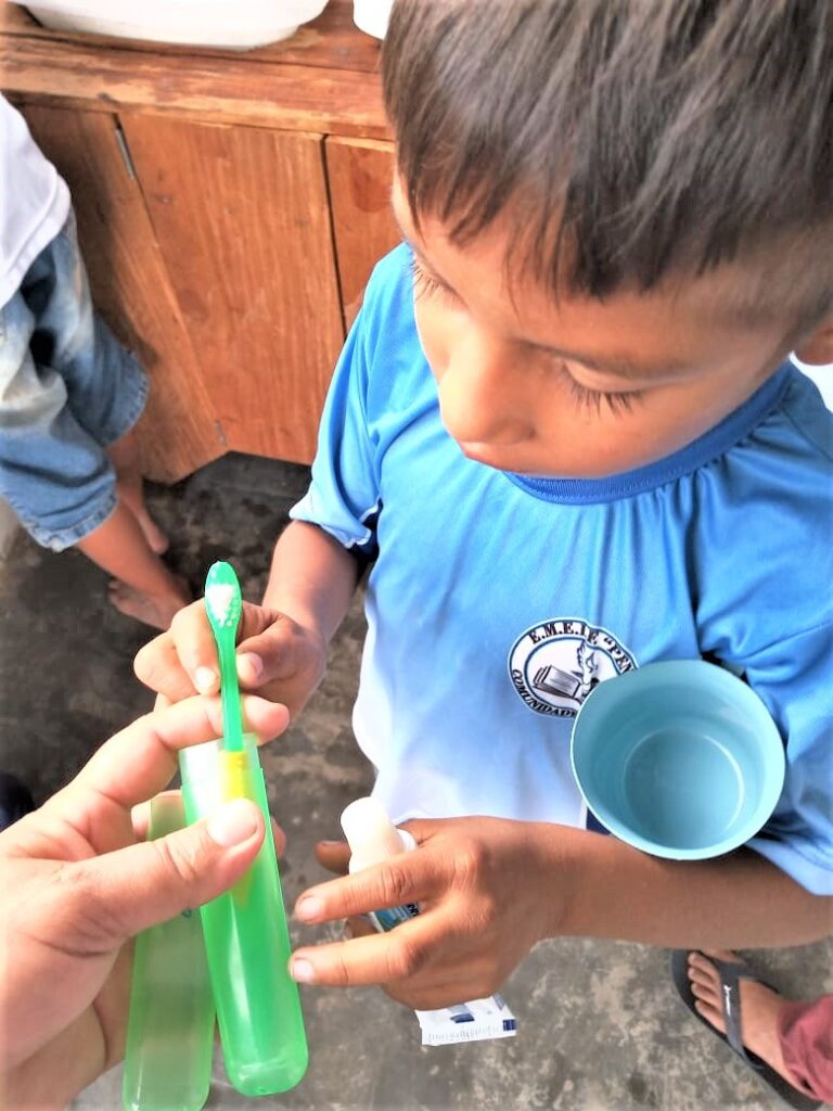 Projeto Ratos de Biblioteca instala bibliotecas em escolas de comunidades da Amazônia - 3008 B1b
