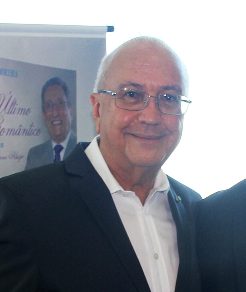 Guilherme Aluízo tem trajetória de sucesso eternizada em livro - Aderson Frota Guilherme Aluízo tem trajetória de sucesso eternizada em livro - Aderson Frota