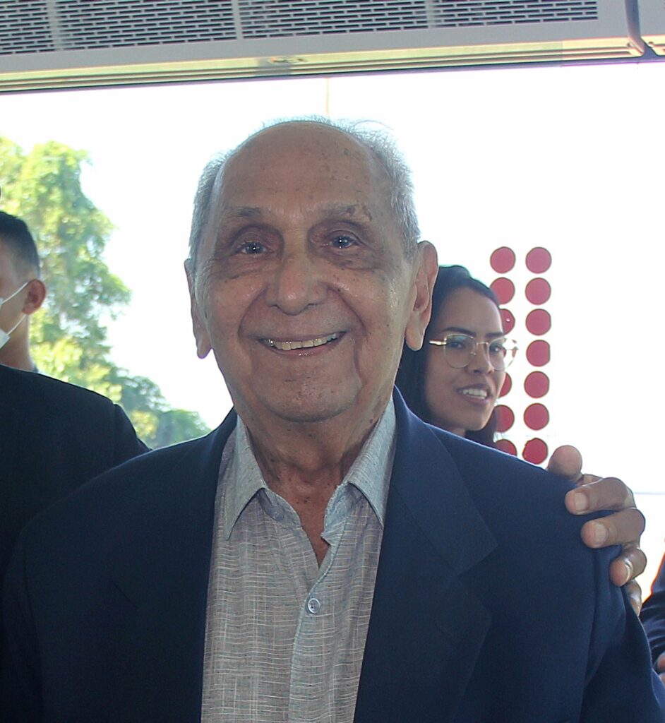 Guilherme Aluízo tem trajetória de sucesso eternizada em livro - Ubaldino Guilherme Aluízo tem trajetória de sucesso eternizada em livro - Ubaldino
