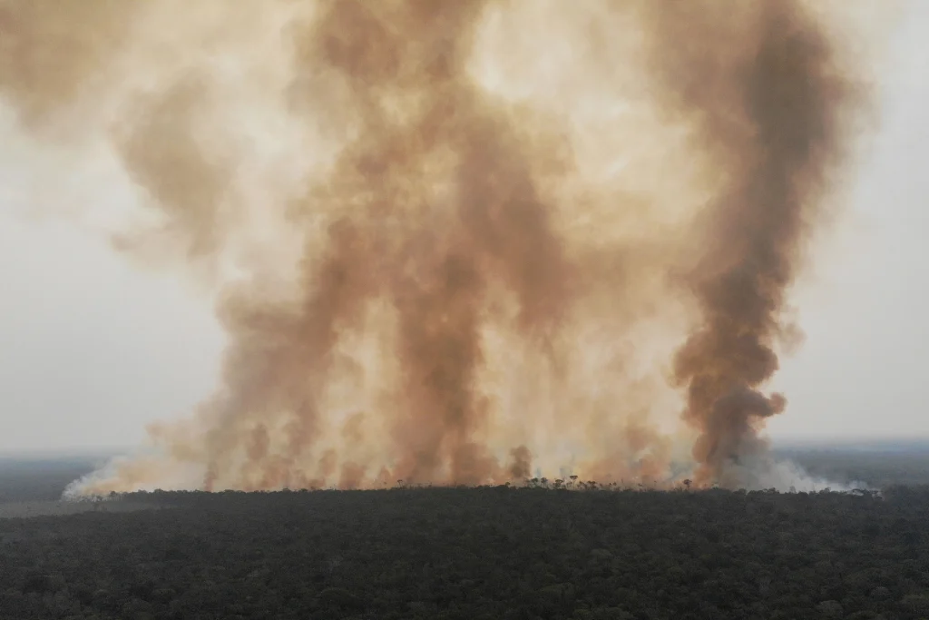 Incêndios na Amazônia enchem de fumaça céu de cidades na região - fumaca Incêndios na Amazônia enchem de fumaça céu de cidades na região - fumaca