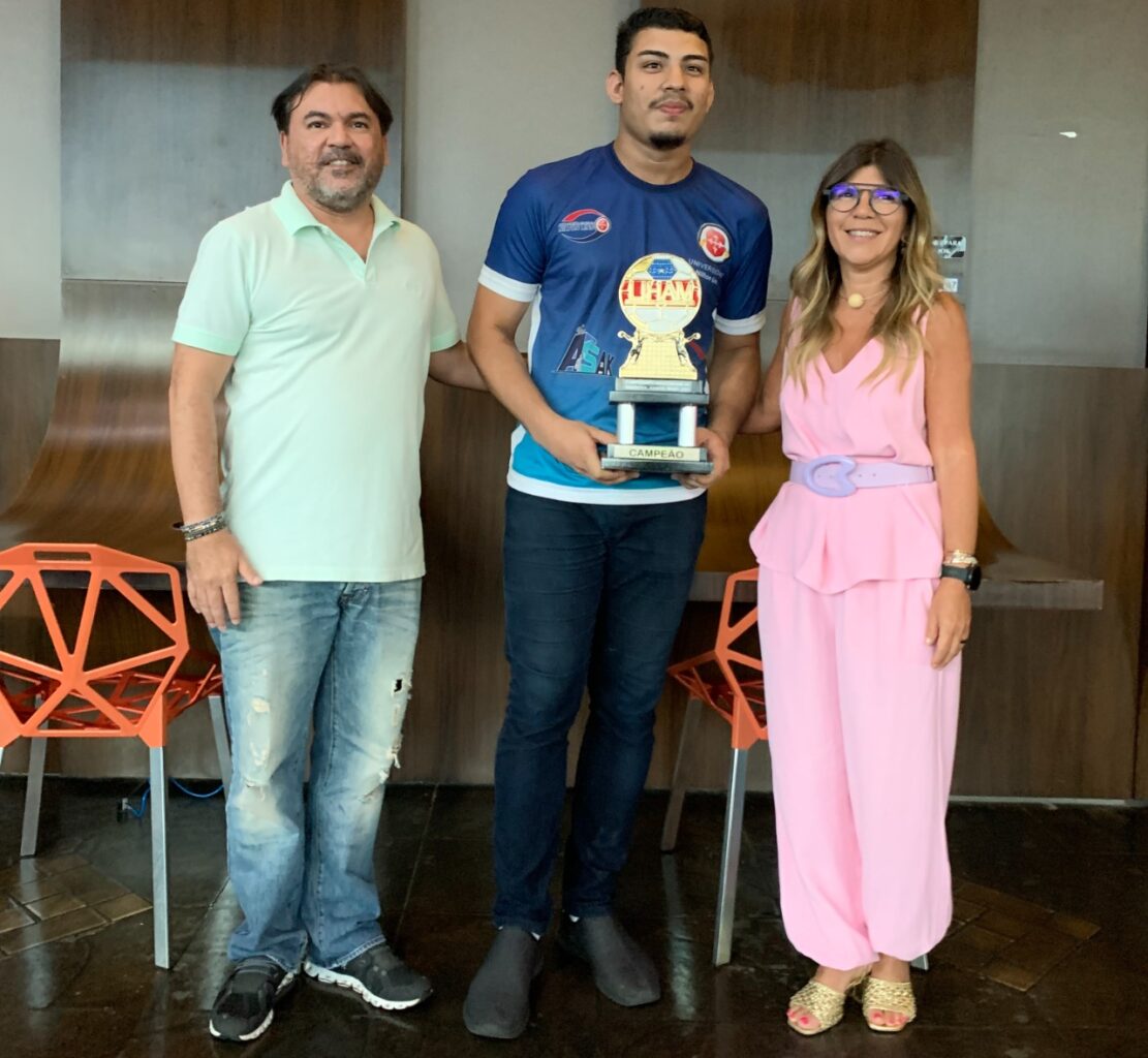 Atleta amazonense de 18 anos é contratado por equipe de Portugal - handbol jogador