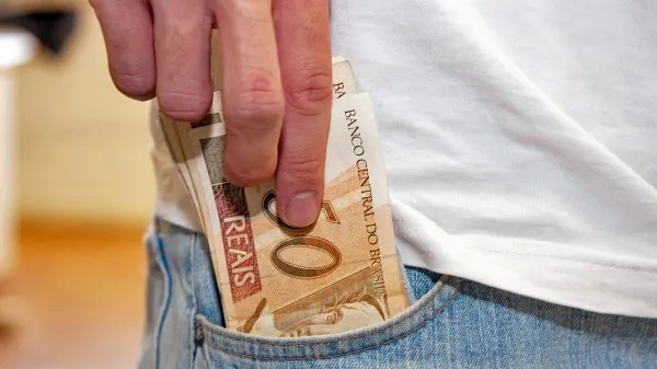 Amazonas sofre perdas salariais e segue abaixo da média nacional - 0509 A66 Amazonas sofre perdas salariais e segue abaixo da média nacional - 0509 A66