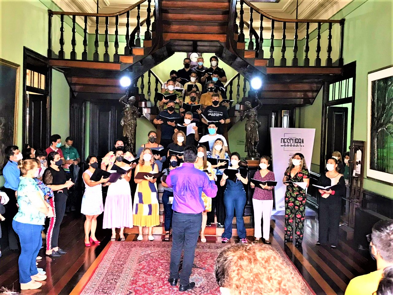 Hora de soltar as vozes e a harmonia no Coral - 2609 B1b Hora de soltar as vozes e a harmonia no Coral - 2609 B1b