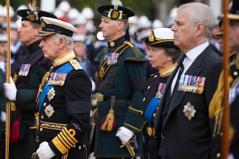 Após 12 dias, termina o funeral público da rainha Elizabeth II - Principe Andrew 4