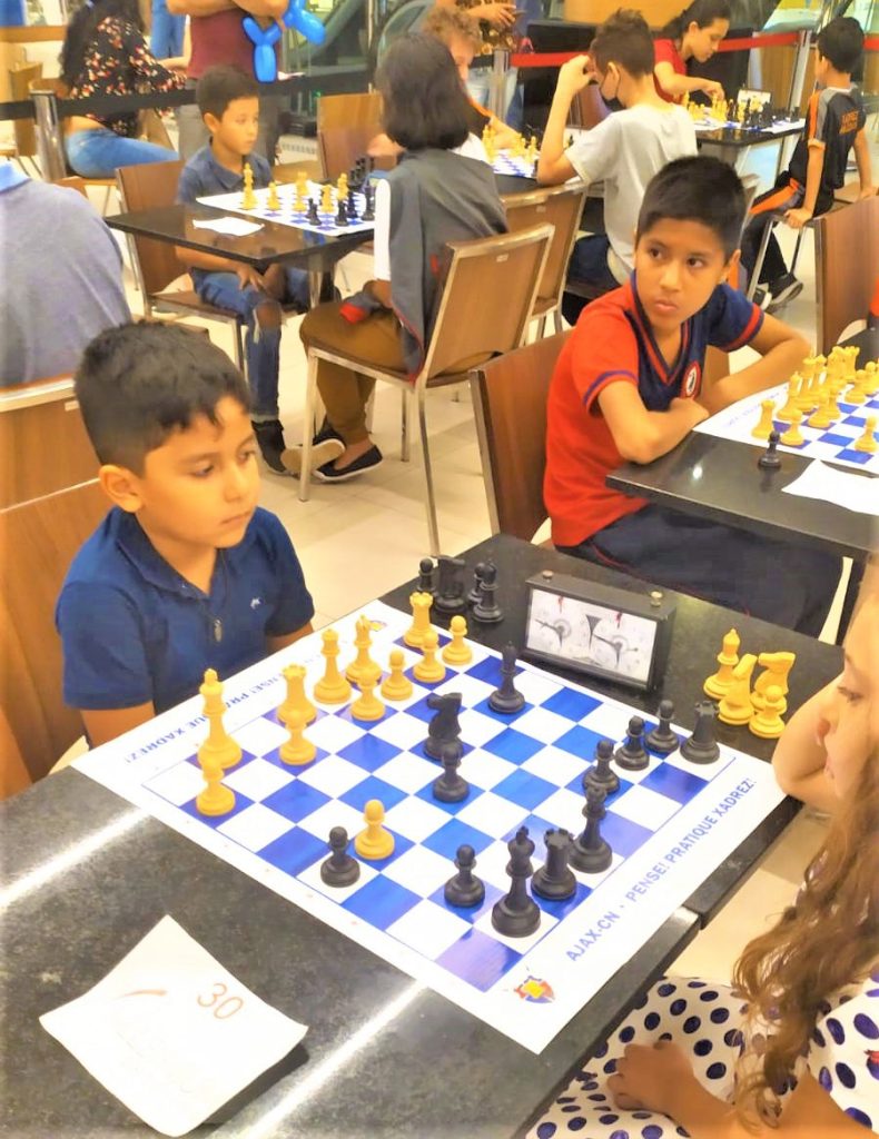 Grande Mestre do xadrez, “Mequinho”, visita Amazônia durante