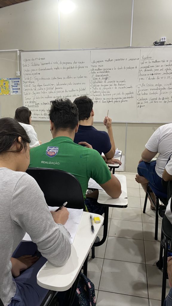 Cursinho que foca nas universidades de fora - 0610 B7a