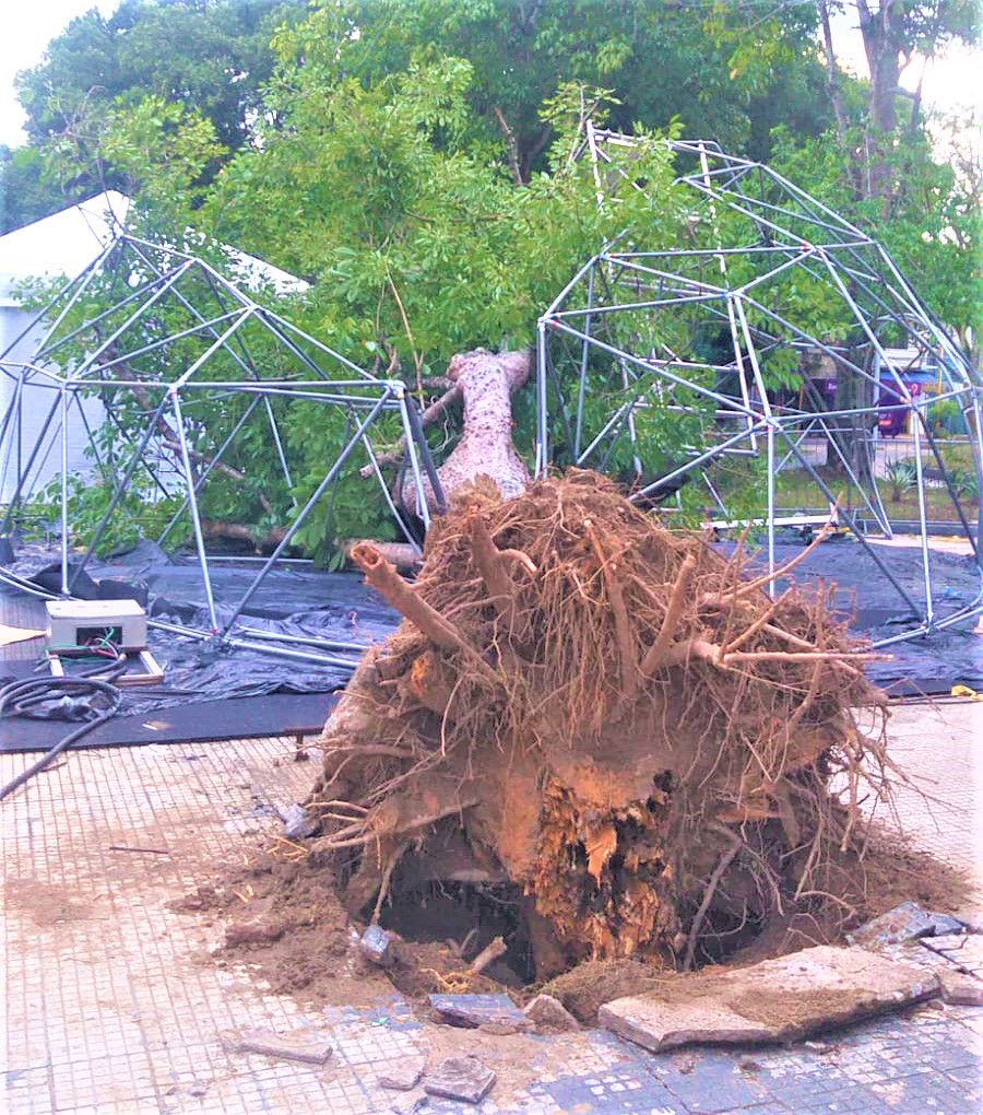 ‘Cápsula da Ciência' é destruída por temporal e evento é cancelado - 2012 B1d ‘Cápsula da Ciência' é destruída por temporal e evento é cancelado - 2012 B1d