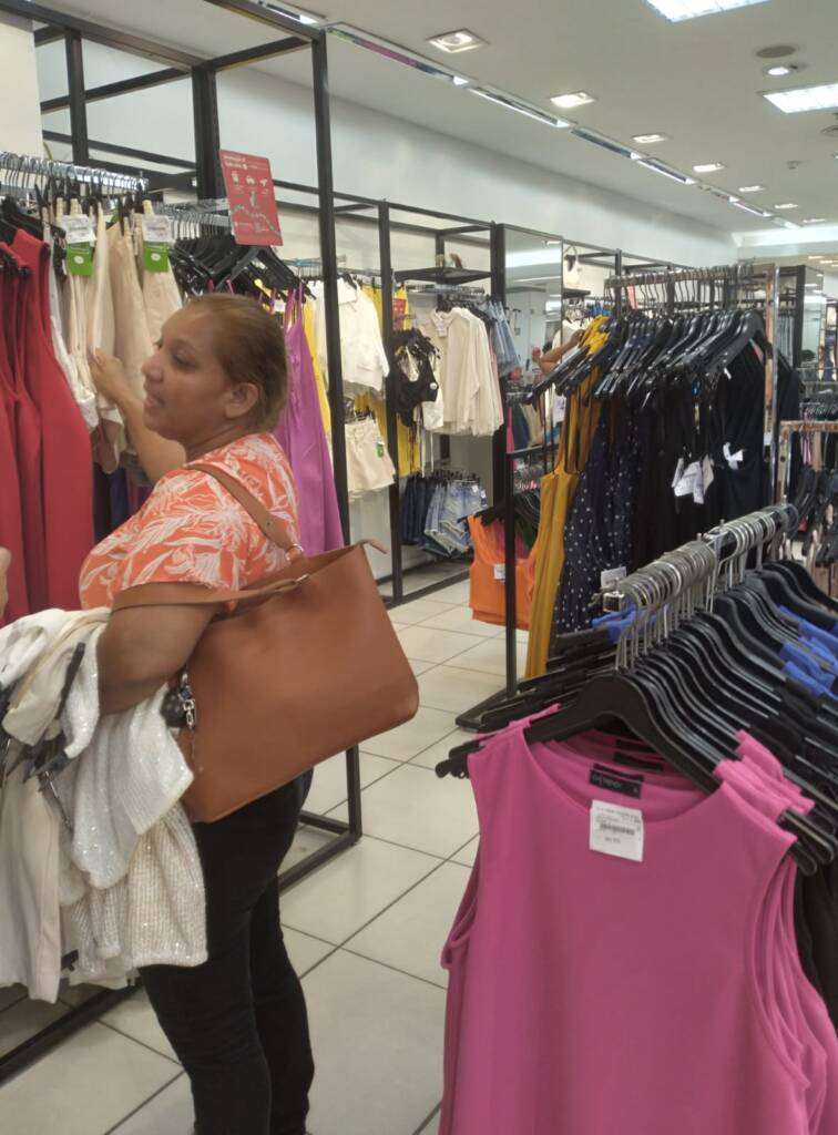 Manauara está pesquisando muito antes de comprar - 2212 B2aa