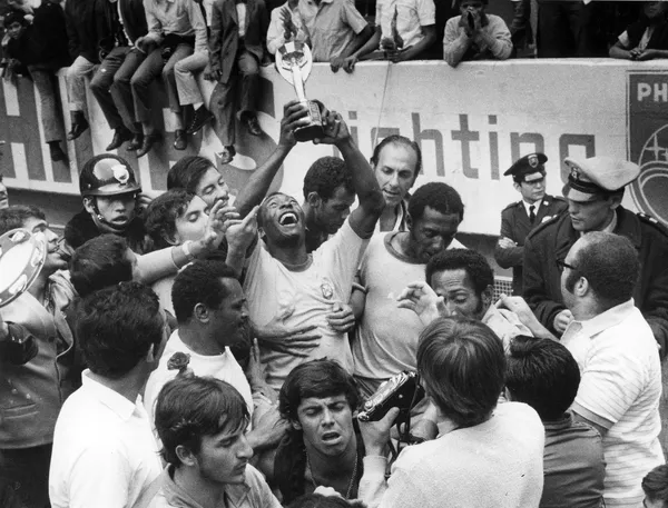Morre o Rei Pelé, aos 82 anos - peleee2