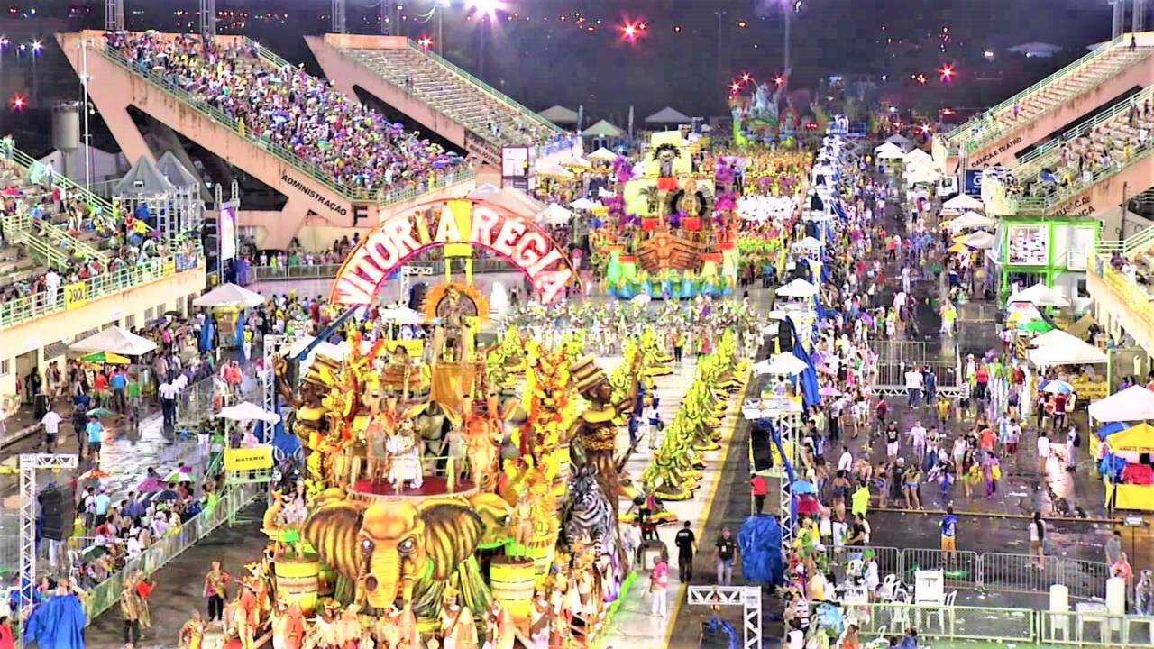 Há 139 anos começava a história da Praça 14 de Manaus - 1601 B1a Há 139 anos começava a história da Praça 14 de Manaus - 1601 B1a