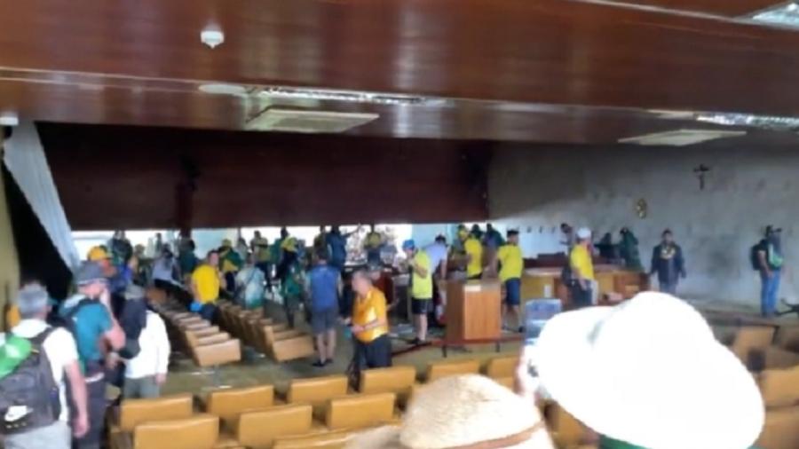 Destruição é o saldo da invasão do Palácio do Planalto, STF e Congresso - manifestantes radicais destruiram o plenario do stf