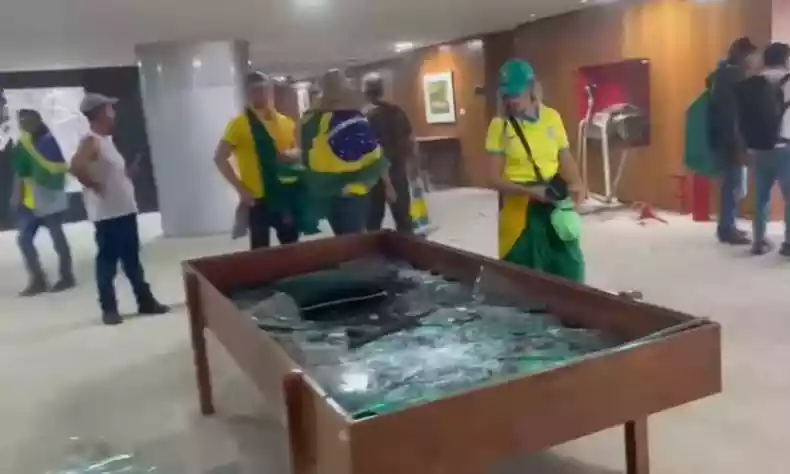 Destruição é o saldo da invasão do Palácio do Planalto, STF e Congresso - planalto depredado 1 61832